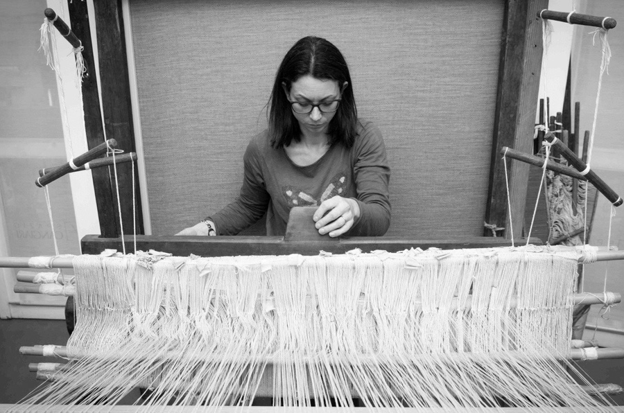 Handloom. CANGIARI is characterised by its hand-woven fabrics: the ancient tradition of Calabrian weaving, originating from Hellenic and Byzantine culture, has been united with research and innovation to give life to our unique products and hand-sewed pieces. Thanks to the direct control of all the production chain, our clothes can be highly personalized.